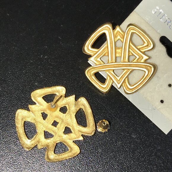 Vintage Gold Tone Square Knot Design Post Earrings - Picture 2 of 12